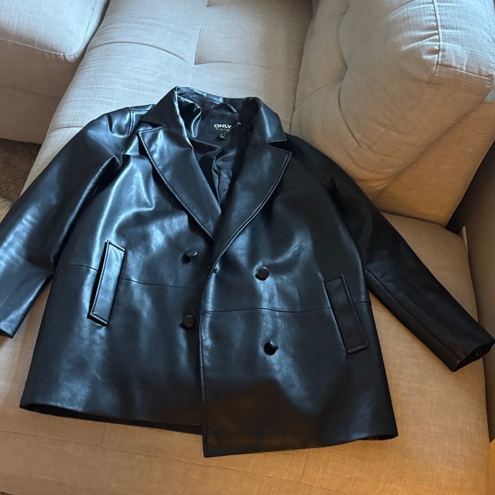 ONLY Women's Sleek Black Leather Jacket